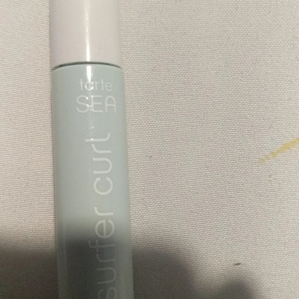 NWT Volumizing Mascara (blk)